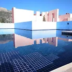 Estudio En La Muralla Roja *